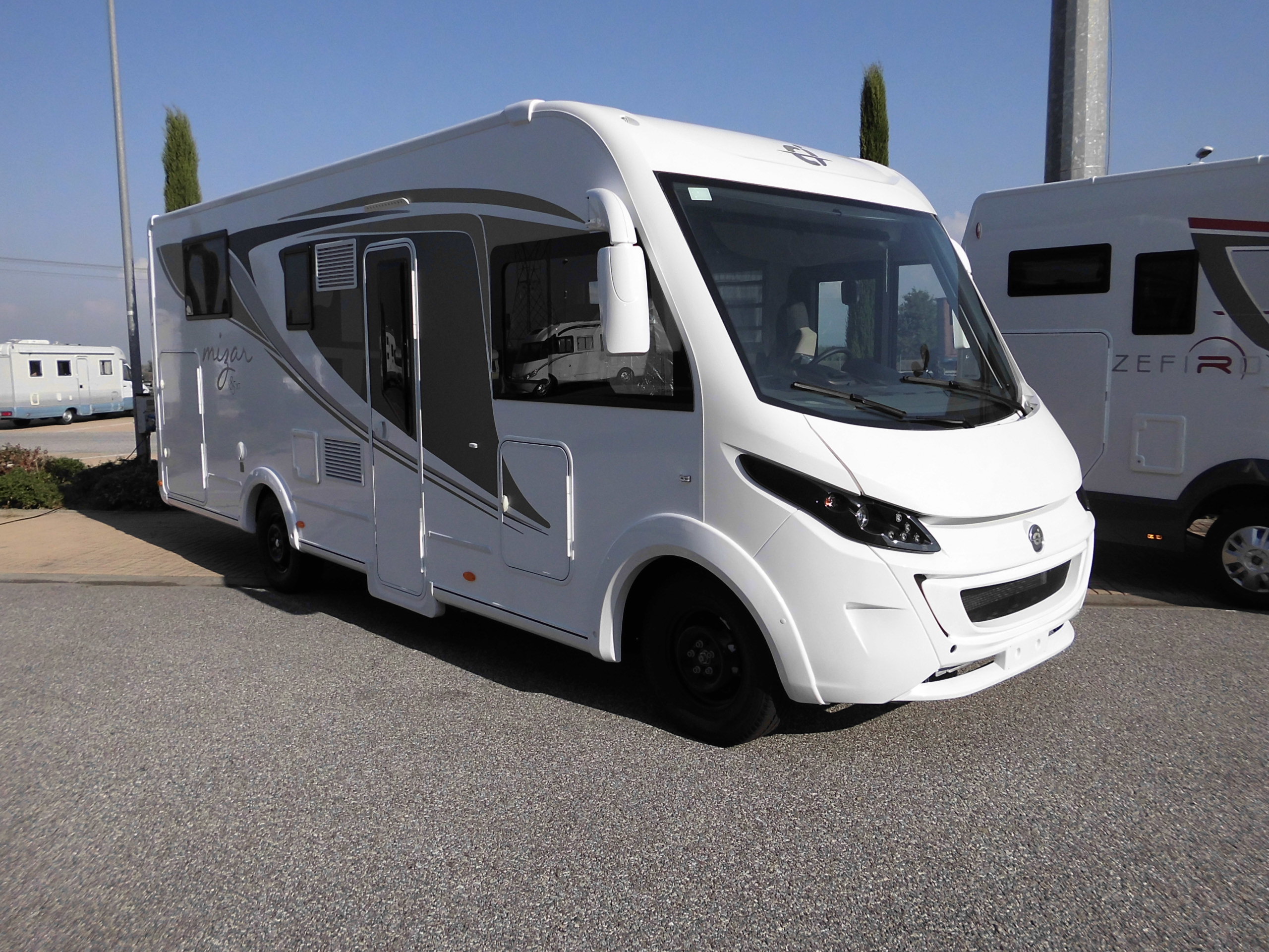 Nuovo motorhome Ci Mizar 85 letti gemelli e garage