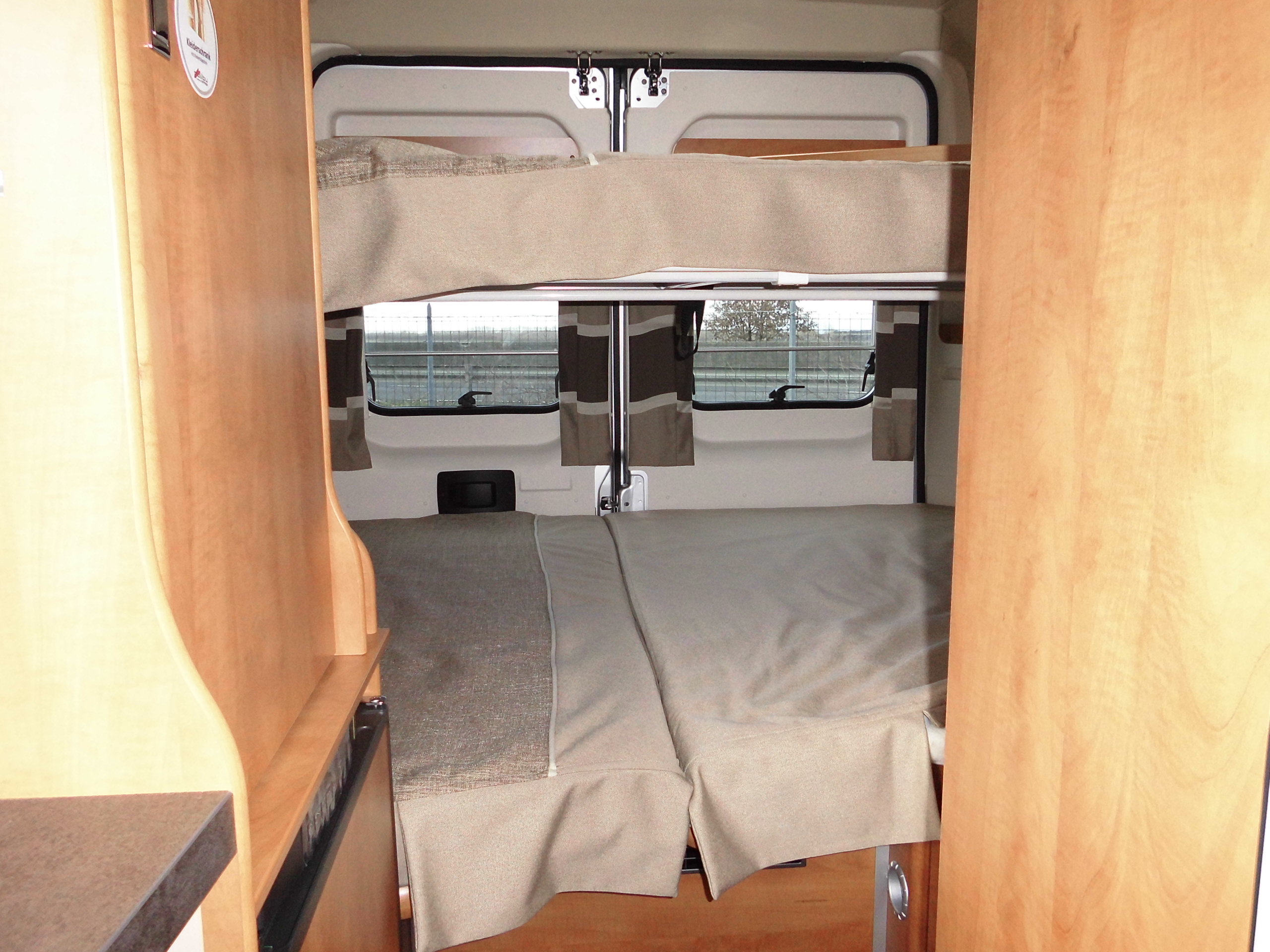 Carthago malibù dsb a noleggio da caravanbacci Camper moquette