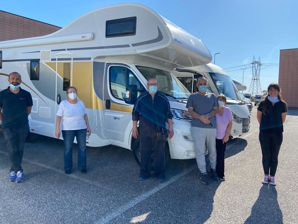 Consegna camper Famiglia Lupo | Caravanbacci.com