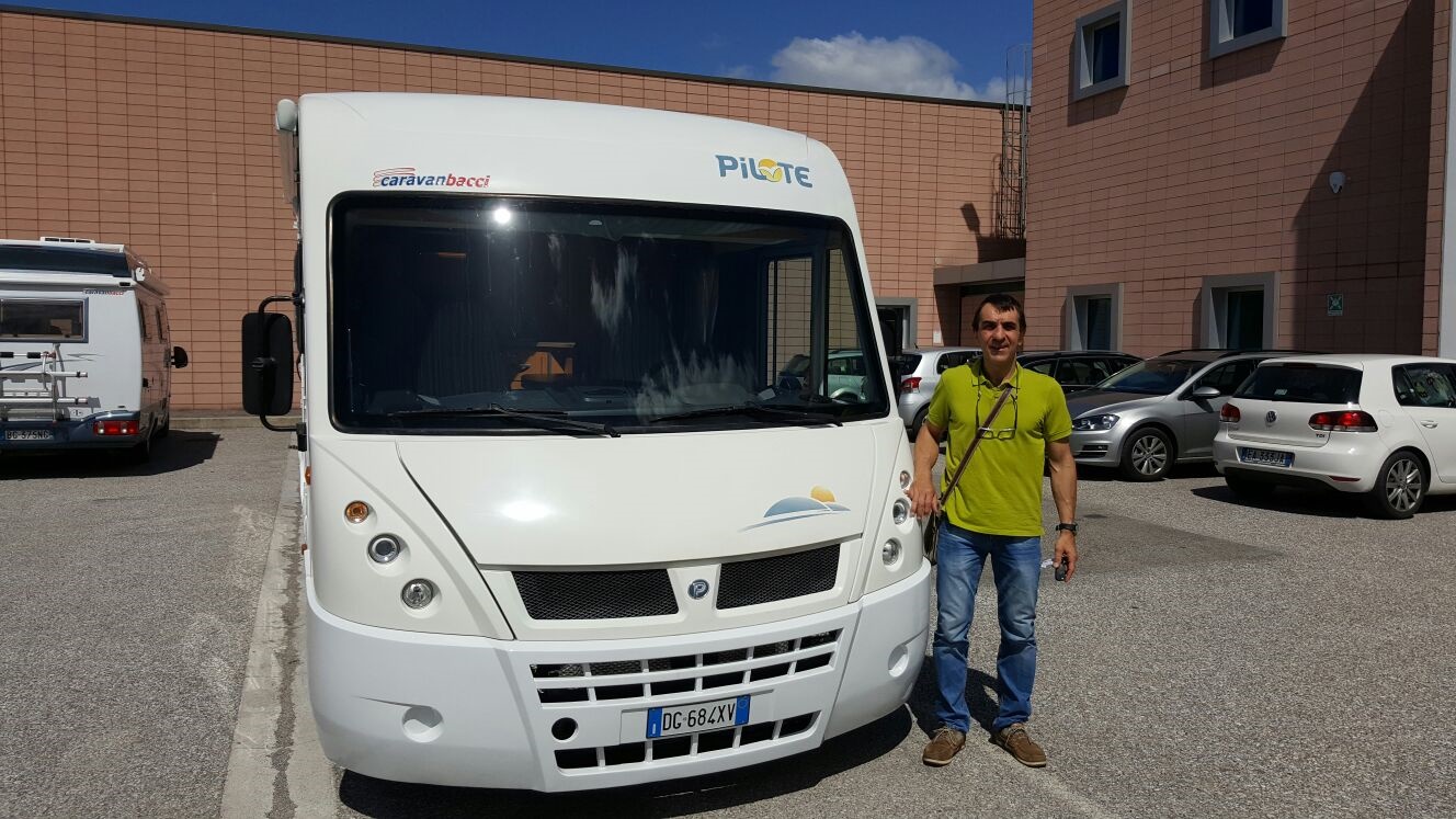 Consegna del camper Roller Team Pegaso 285 Mythos alla Famiglia Amulfi