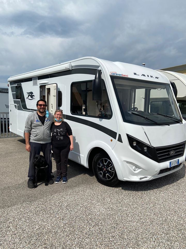 Consegna camper Famiglia Del Budda | Caravanbacci.com