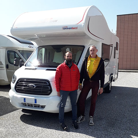 Consegna del camper Roller Team Autoroller 298 al signor Dini