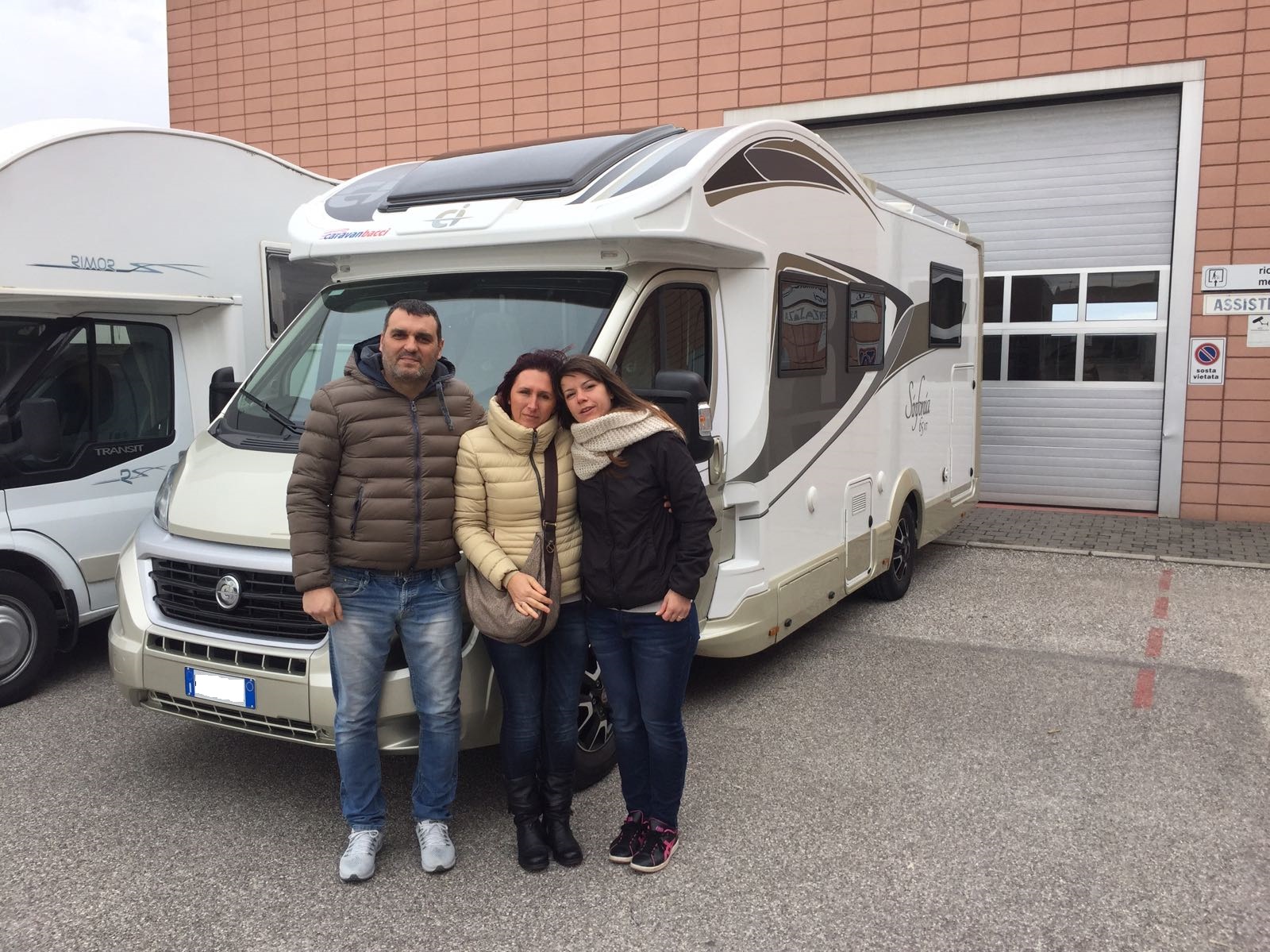 Consegna camper famiglia Peruzzi | Caravanbacci.com