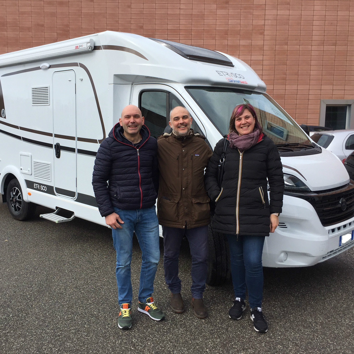 Consegna camper Famiglia Picchietrusco | Caravanbacci.com
