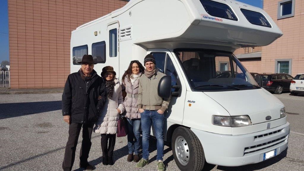 Consegna camper famiglia Regoli | Caravanbacci.com