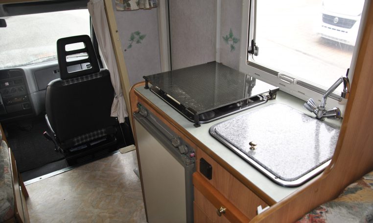 Cucina interno Camper Rimor | Caravanbacci.com