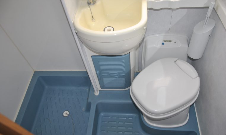 Bagno interno Camper Rimor | Caravanbacci.com