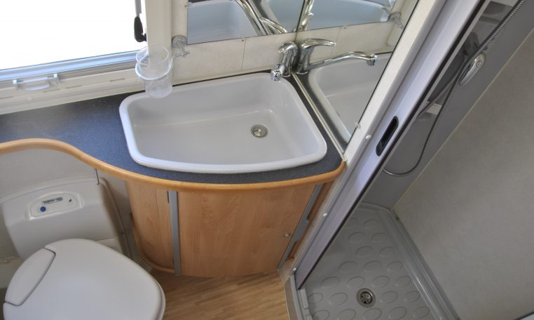 Bagno Interno Camper | Caravanbacci.com