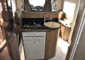 Cucina interno Camper Kronos | Caravanbacci.com