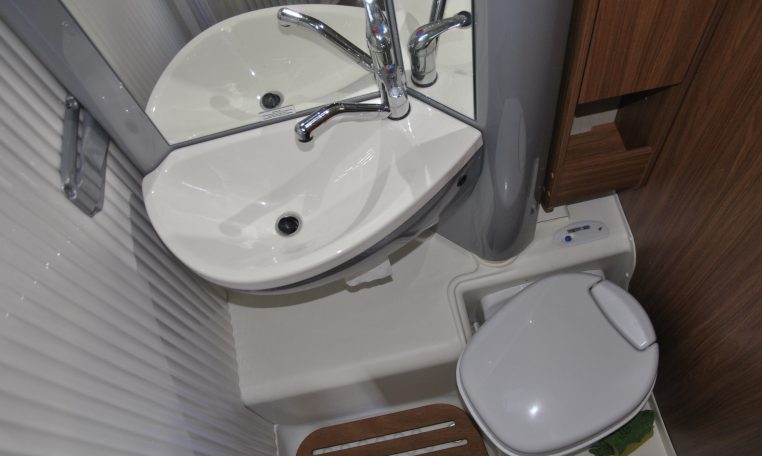 Bagno interno camper | Caravanbacci.com