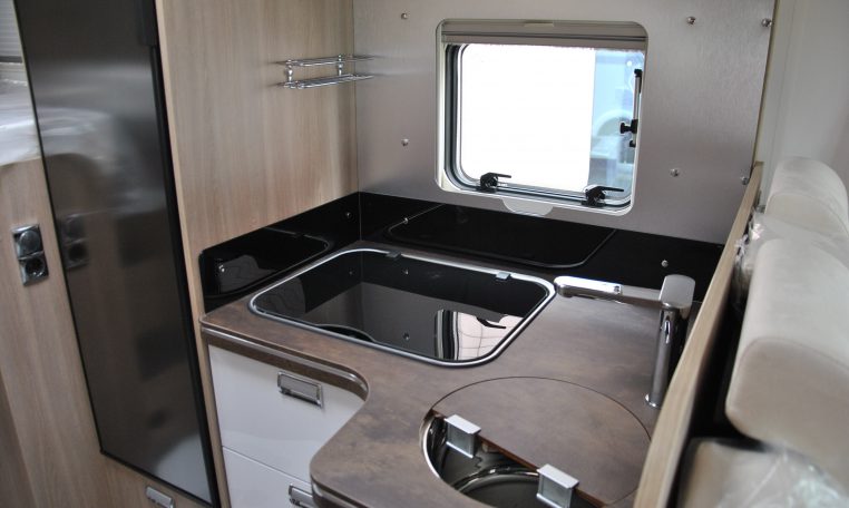 Cucina Interno Camper | Caravanbacci.com