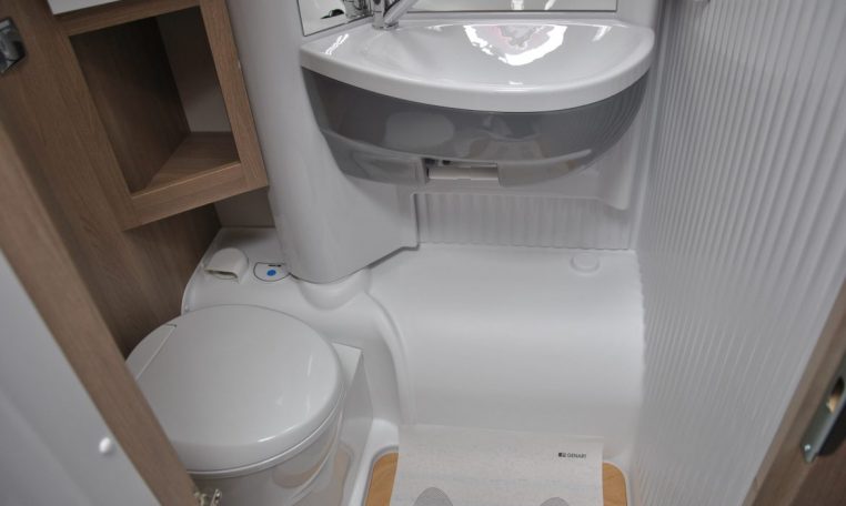 Bagno interno camper | Caravanbacci.com