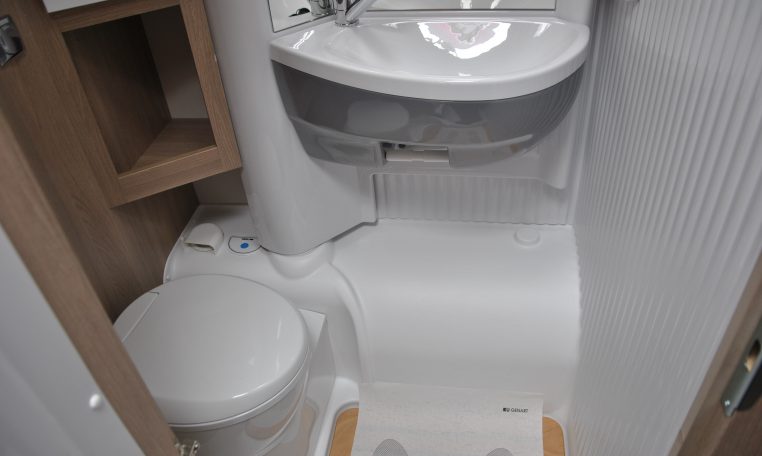 Bagno interno camper | Caravanbacci.com