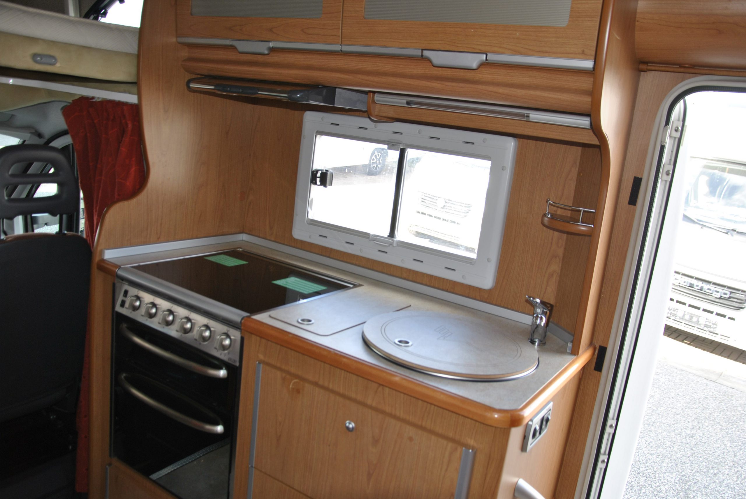 Cucina Interno camper | Caravanbacci.com