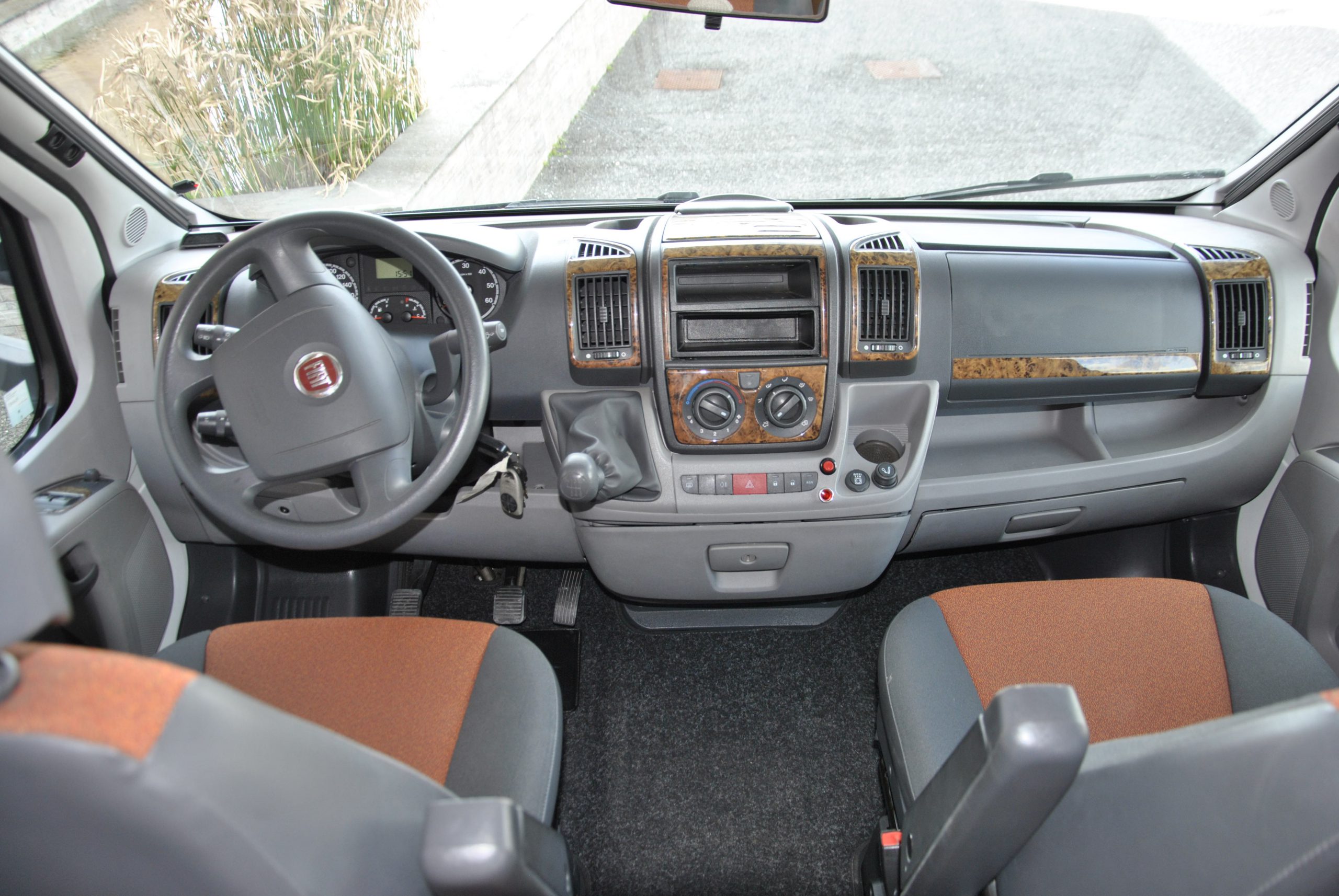 Postazione guida camper | Caravanbacci.com