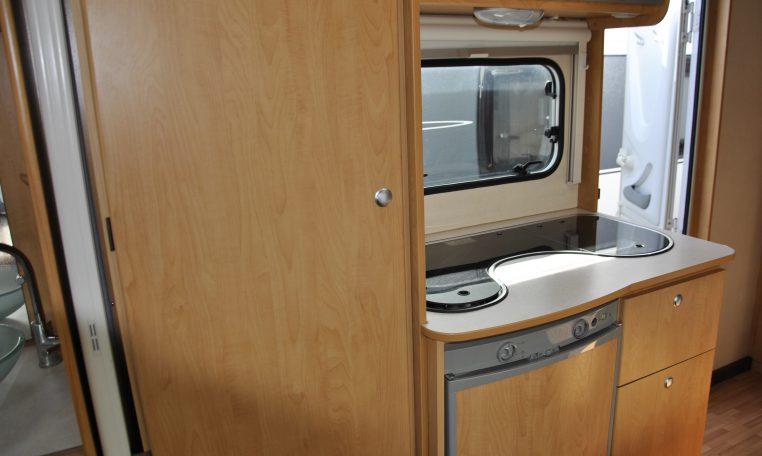 Cucina Interno Camper | Caravanbacci.com