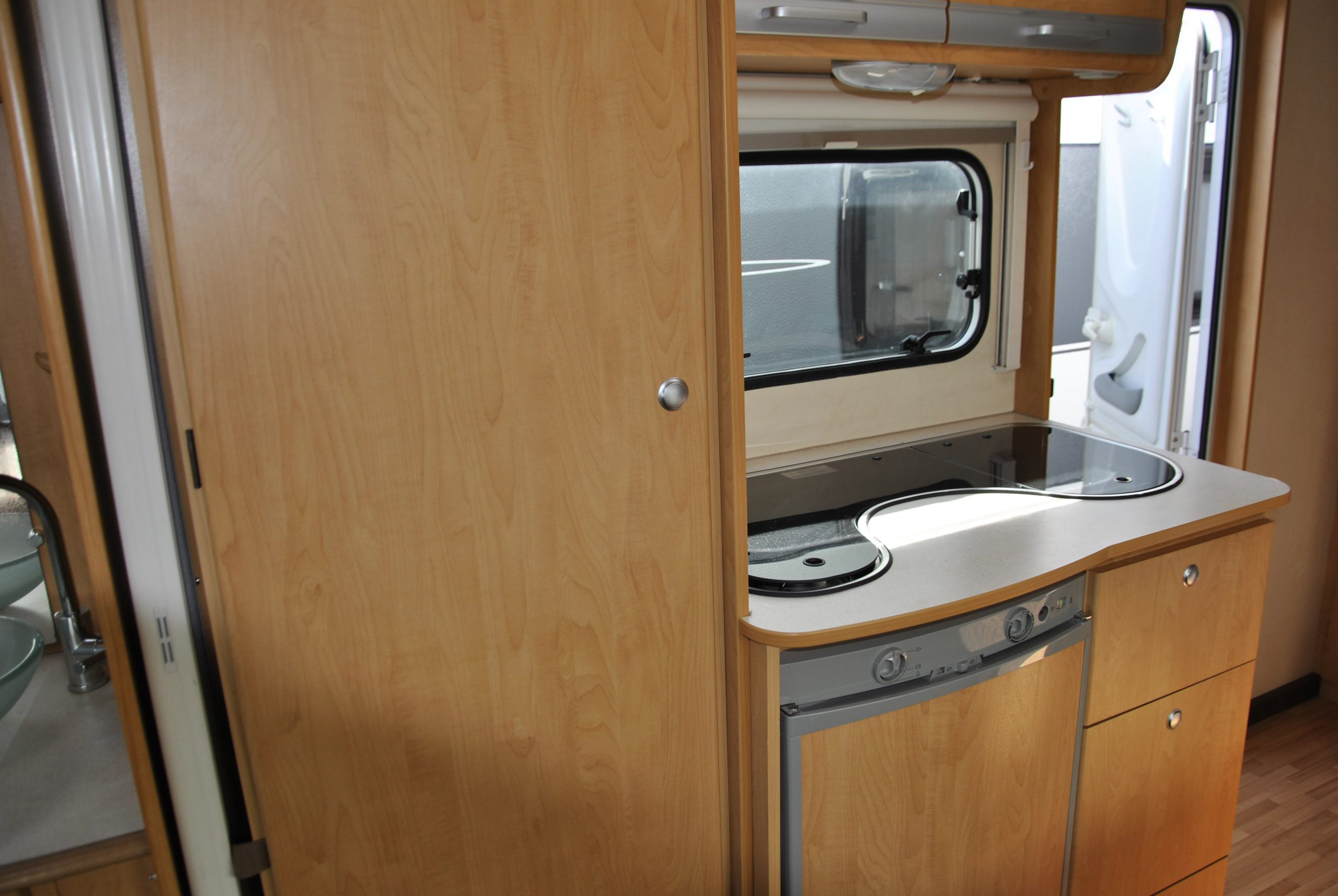 Cucina Interno Camper | Caravanbacci.com