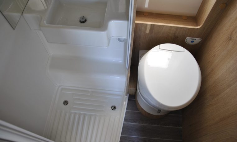 Bagno interno camper | Caravanbacci.com