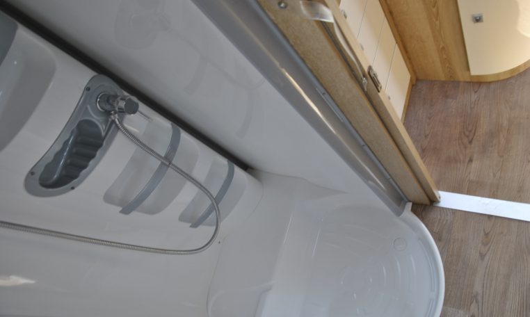 Doccia Interno Camper | Caravanbacci.com