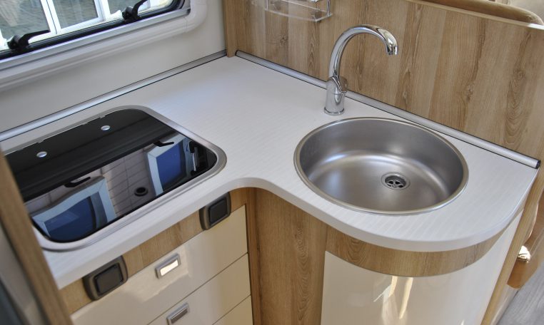 Cucina Interno Camper | Caravanbacci.com