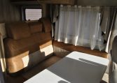 Interno Camper postazione tavolo | Caravanbacci.com