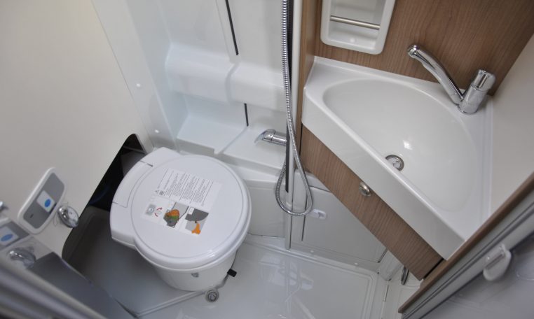 Bagno Interno Camper Malibu | Caravanbacci.com