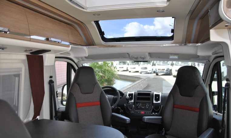 Interno Camper Malibu | Caravanbacci.com