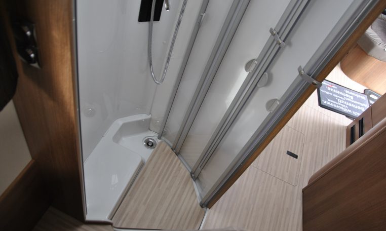 Doccia Interno Camper Cathago | Caravanbacci.com