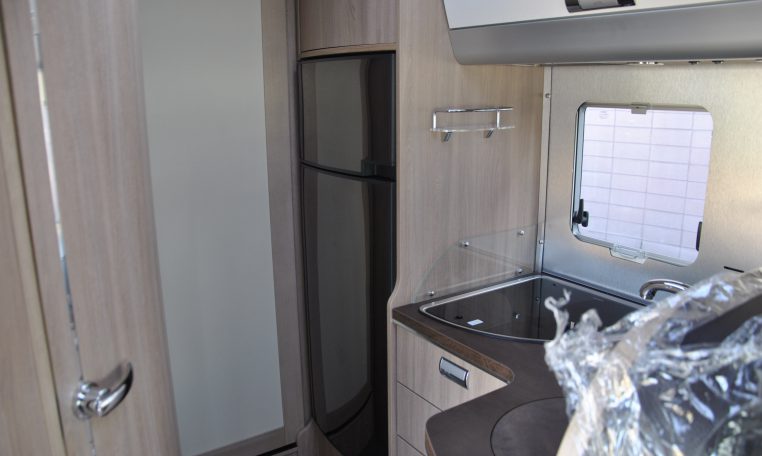 Cucina Interno Camper | Caravanbacci.com