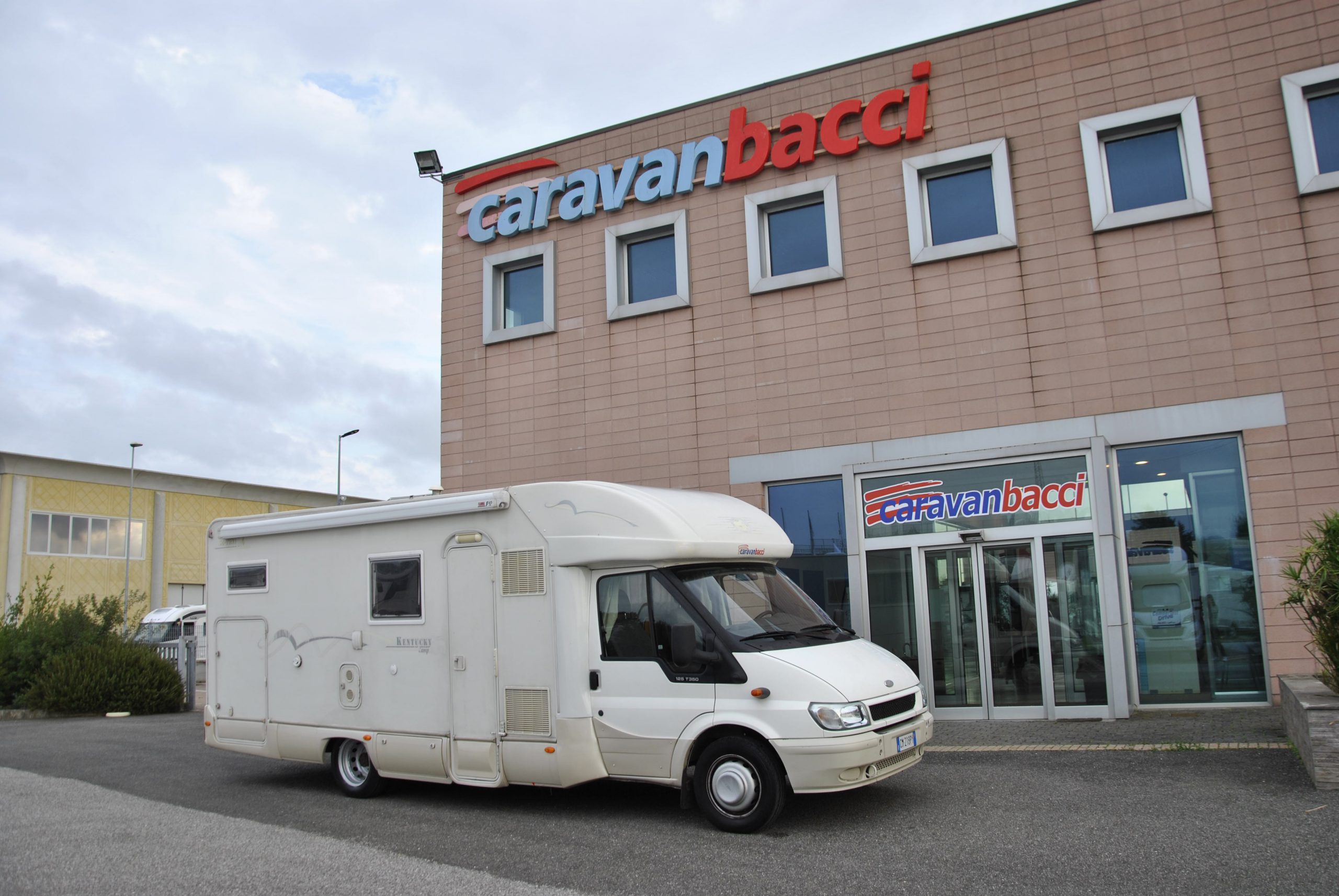 Camper Semintegrale None Kentucky Royal 4 Caravanbacci