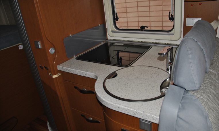 Cucina Interno Camper | Caravanbacci.com