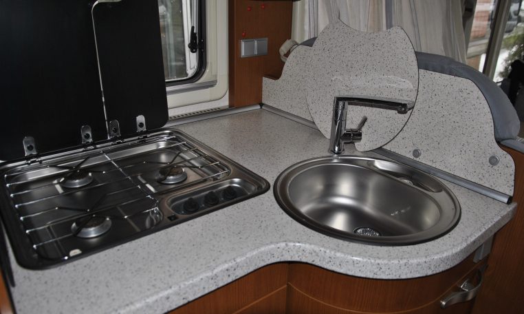 Cucina Interno Camper | Caravanbacci.com