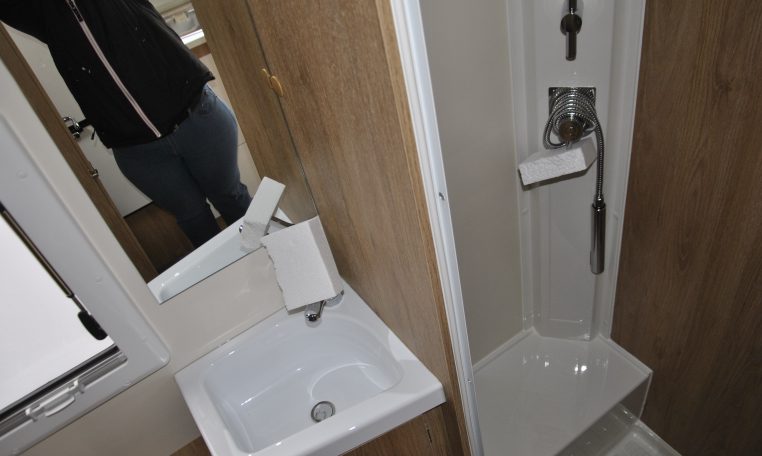 Bagno Interno camper | Caravanbacci.com