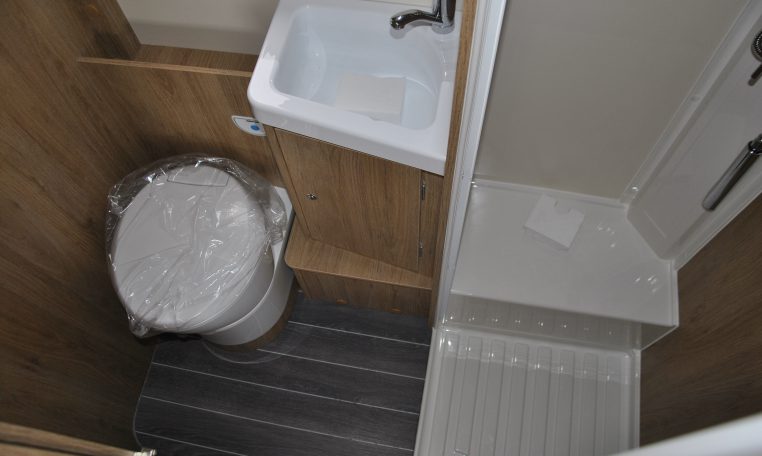 Bagno Interno camper | Caravanbacci.com