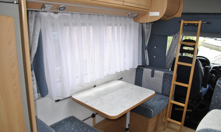 Tavolo Interno camper | Cravanbacci.com