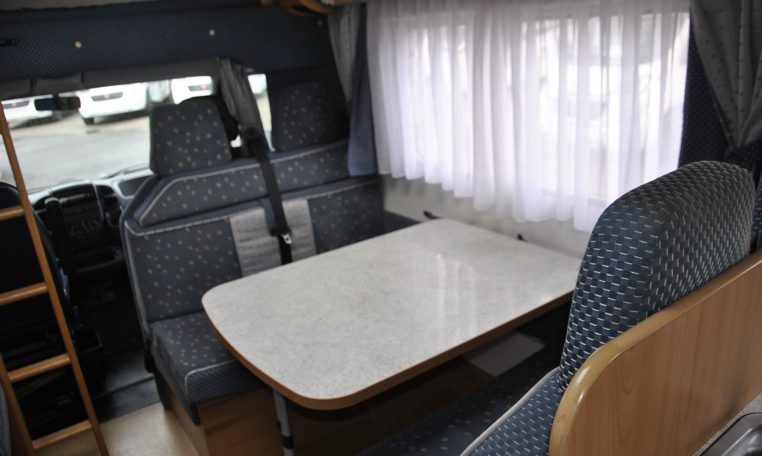 Tavolo Interno camper | Cravanbacci.com