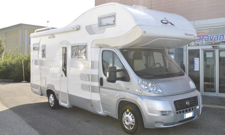 Caravans-International-Riviera-garage-1