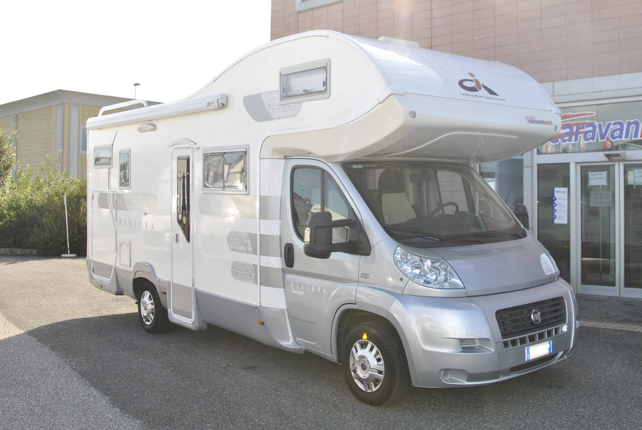 Caravans-International-Riviera-garage-1