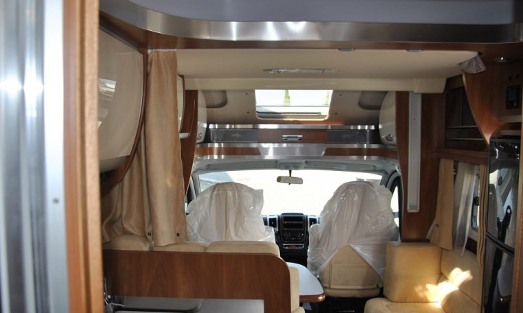 Interno Camper Laika Kreos 4012 | Caravanbacci.com