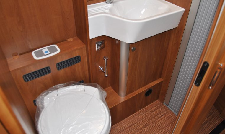 Bagno Interno camper Laika-ecovip-712 | Caravanbacci.com