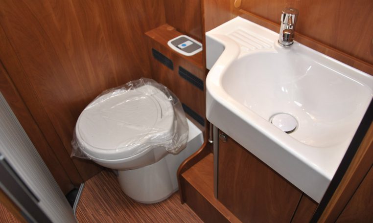 Bagno Interno camper Laika-ecovip-712 | Caravanbacci.com