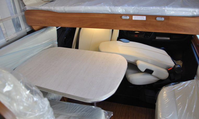 Tavolo interno camper Laika-ecovip-712 | Caravanbacci.com