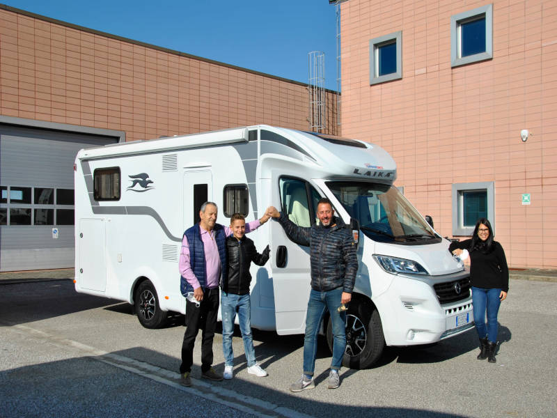 Consegna camper famiglia Facciotti | Caravanbacci.com