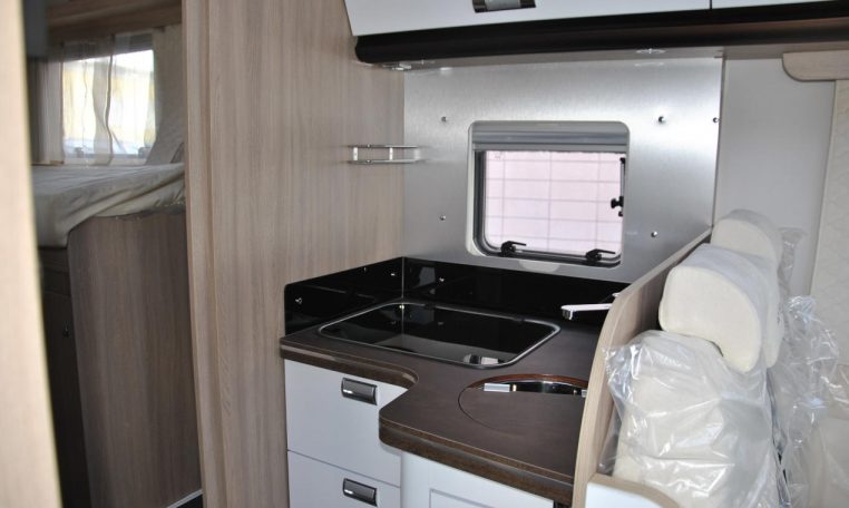 Cucina interno Camper Laika Kosmo 909 | Caravanbacci.com