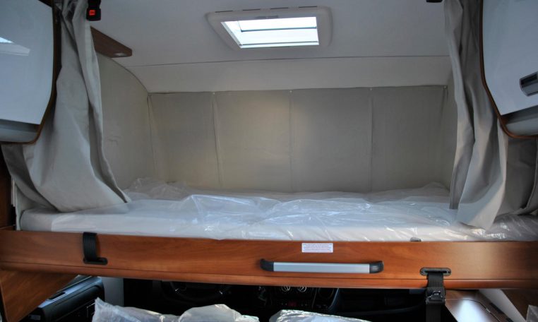 Interno Camper Laika Kosmo909 Emblema | Caravanbacci.com