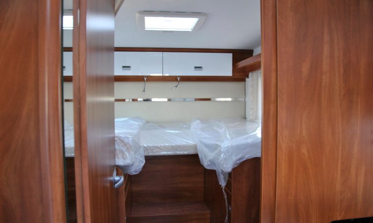 Interno Camper Laika Kosmo909 Emblema | Caravanbacci.com