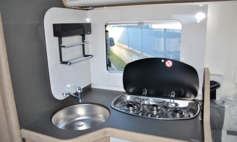 mobilvettakeai86-caravanbacci