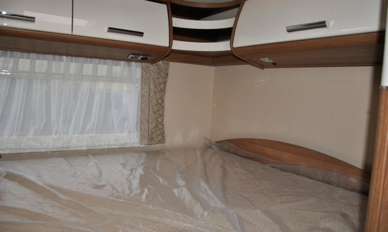 Interno camper Carthago-compact138db | Caravanbacci.com