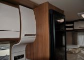 Interno camper Carthago-compact138db | Caravanbacci.com