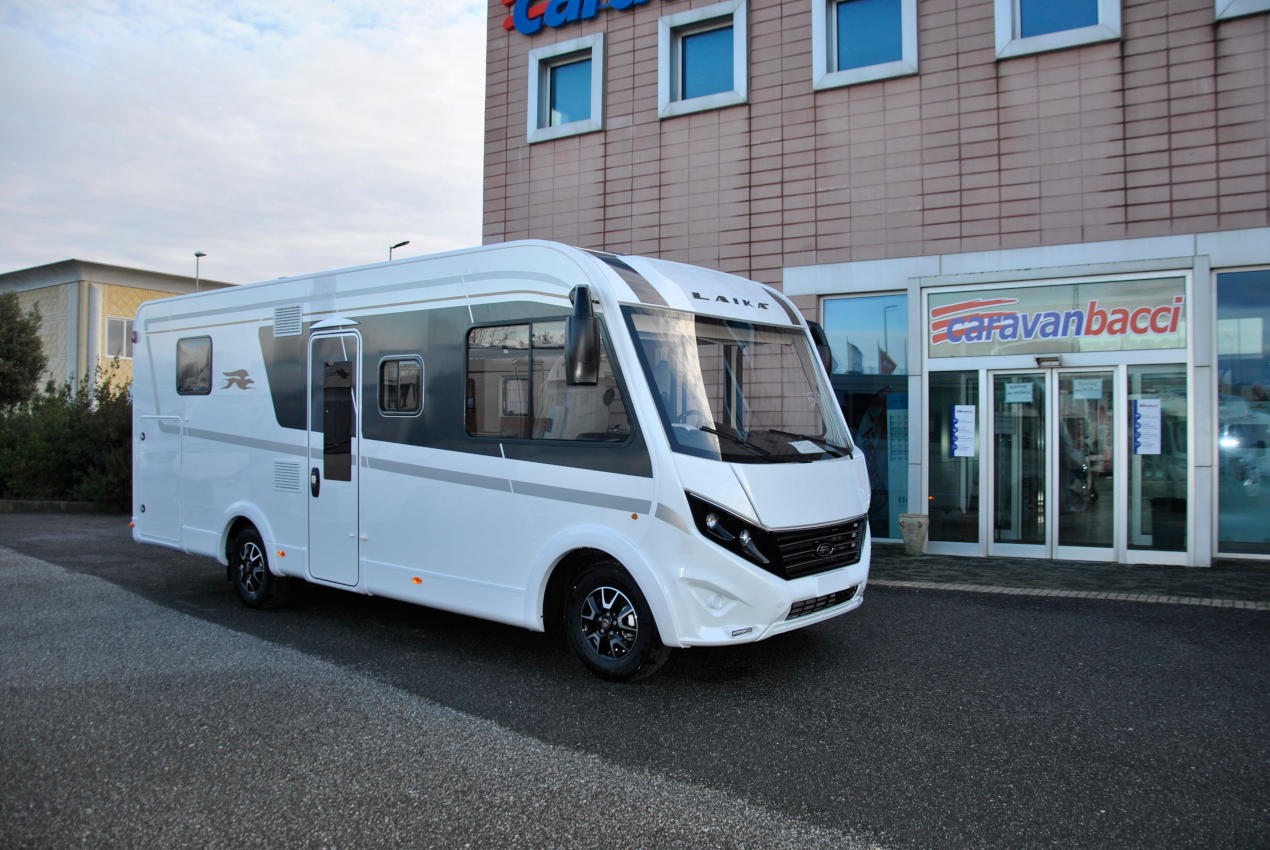 laika-kosmo912emblema-caravanbacci